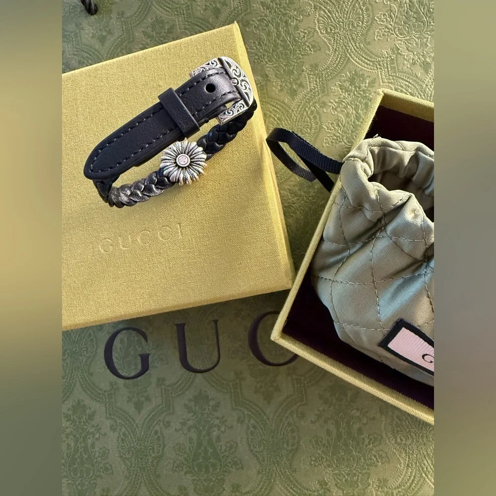New Gucci Interlocking G Engraved Silver Flower Black Leather Bracelet Unisex🖤